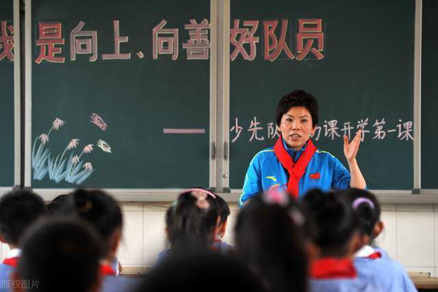 例如，片中的重要元素;骨片风铃（由战后尸骨制成），其凄零却优美的声音不仅生动还原封神大战后的荒凉状况，其在故事几个关键节点上的出现，也映射出了女主角小九的心境